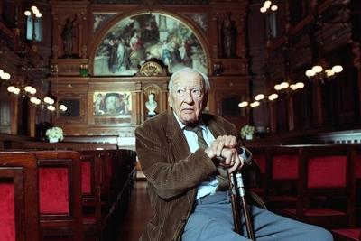 Bildnummer: 54440576  Datum: 18.05.1999  Copyright: imago/Dieter BauerPhilosoph Prof. Dr. Hans-Georg Gadamer w?hrend eines Fotoshootings kurz vor seinem 100. Geburtstag in der Aula der Universit?t Heidelberg, Personen , Highlight; 1999, Heidelberg, Wissenschaft, Philosophie, 100 Jahre, Alter, j?hrig, j?hrige, 100j?hrige, 100j?hrig, alt, Shooting; , quer, Kbneg, Portr?t, Randbild, PeopleBildnummer 54440576 Date 18 05 1999 Copyright Imago Dieter Bauer Philosopher Prof Dr Hans Georg Gadamer during a Photo shoots short before his 100 Birthday in the Aula the University Heidelberg People Highlight 1999 Heidelberg Science Philosophy 100 Years Age Years olds 100 years 100j?hrig Old Shooting horizontal Kbneg Portrait Edge image Celebrities-stock-foto