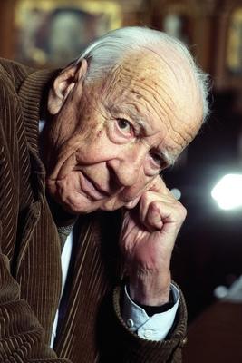 Bildnummer: 54440587  Datum: 18.05.1999  Copyright: imago/Dieter BauerPhilosoph Prof. Dr. Hans-Georg Gadamer w?hrend eines Fotoshootings kurz vor seinem 100. Geburtstag in der Aula der Universit?t Heidelberg, Personen , Nachdenklichkeit , Highlight; 1999, Heidelberg, Wissenschaft, Philosophie, 100 Jahre, Alter, j?hrig, j?hrige, 100j?hrige, 100j?hrig, alt, Shooting; , hoch, Kbneg, Portr?t, Randbild, PeopleBildnummer 54440587 Date 18 05 1999 Copyright Imago Dieter Bauer Philosopher Prof Dr Hans Georg Gadamer during a Photo shoots short before his 100 Birthday in the Aula the University Heidelberg People contemplation Highlight 1999 Heidelberg Science Philosophy 100 Years Age Years olds 100 years 100j?hrig Old Shooting vertical Kbneg Portrait Edge image Celebrities-stock-foto