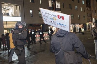 27.01.2025, Rechtsextreme Demo/Gegendemo, N?rnberg: Zur mont?glichen rechtsextremen Versammlung des N?rnberger selbstern-stock-foto