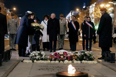 Rekindling the Flame ceremony at the Tomb of the Unknow Soldier on the 80th anniversary of the liberation of Auschwitz Birkenau-stock-photo