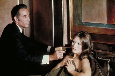 Studio Publicity Still: The Man with the Golden Gun Christopher Lee, Maud Adams 1974 UA Hollywood CA USA PUBLICATIONxIN-stock-photo