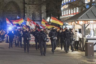 News Bilder des Tages 27.01.2025, Rechtsextreme Demo/Gegendemo, N?rnberg: Zur mont?glichen rechtsextremen Versammlung de-stock-foto