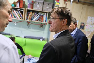 Deutschland, 28.01.2025: Deutsches Herzzentrum der Charit?: Rundgang vor Pressekonferenz zur Klinikreform: Bundesministe-stock-foto
