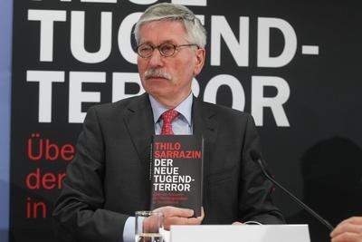Thilo Sarrazin - Buchpraesentation - Berlin Thilo Sarrazin bei der Buchpraesentation Der Neue Tugendterror - Ueber die-stock-foto
