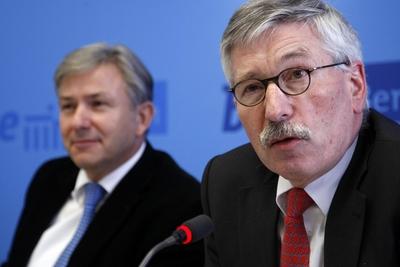 PK nach Senatssitzung zur Entscheidung des Senat, Sarrazin zur Bundesbank ziehen zu lassen-stock-foto