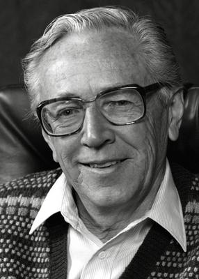 Charles M Schulz Creator of Peanuts comic strip and characters circa 1984 Hollywood CA USA PUBLIC-stock-foto