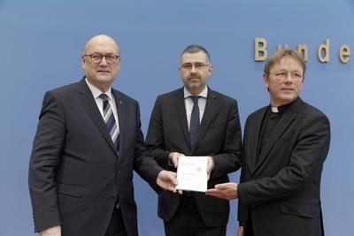 Max Mutschler Martin Dutzmann Karl J?sten 2018 12 17 Berlin Deutschland Die gemeinsam von Brot-stock-foto