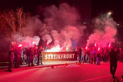 Bilder des Jahres 2024, News 10 Oktober News Bilder des Tages Deutschland, Warnstreik bei Koenig und Bauer in Radebeul R-stock-foto