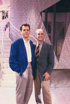 Musiker Peter Gabriel und Moderator Alfred Biolek posieren bei Mensch Maier am 09.09.1987 *** Musician Peter Gabriel an-stock-photo