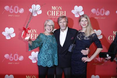 Horst Janson mit Ehefrau Hella Janson und Tochter Laura / MON CHERI BARBARA TAG am 30. November 2017 im Postpalast in M?-stock-foto