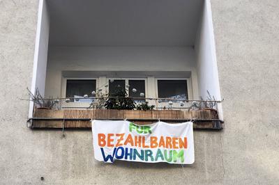 Berlin Gentrification DEU, Deutschland, Germany, Berlin, 27.01.2021 Plakat Fuer Bezahlbaren Wohnraum gegen den Investor-stock-foto