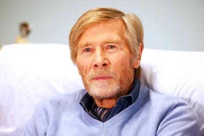 MDR In aller Freundschaft Schauspieler Horst Janson am Rande von Dreharbeiten der ARD Serie In all-stock-foto