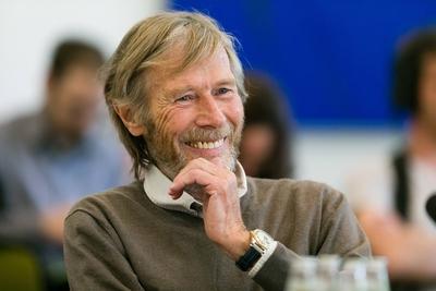 Bad Hersfeld Horst Janson beim Probenbeginn mit einer Leseprobe zu dem Theaterstueck Hexenjagd bei d-stock-foto