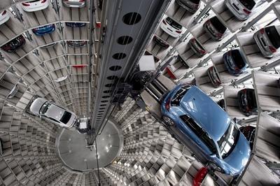 Autostadt, Volkswagen AG Deutschland, Germany, Wolfsburg, Niedersachsen, Lower Saxony, 28.04.2016 Innenansicht vom Auto-stock-foto