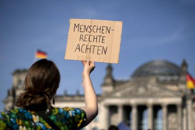 EU-Asylrecht Protest DEU, Deutschland, Germany, Berlin, 09.06.2023 Demonstranten von Sea Watch amnesty international und-stock-foto