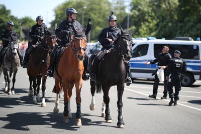03.06.2023, Essen, Fußball, Einsatz der Polizei Reiterstaffel beim Niederrheinpokal Finale Herren, Stadion an der Hafens-stock-foto