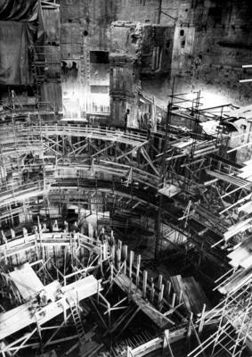 Bildnummer: 51475331  Datum: 15.09.1985  Copyright: imago/Ulrich H?sslerWiederaufbau der Semperoper in Dresden - Aufbau der R?nge im Zuschauerraum, Personen , Geb?ude, innen, Innenansicht; 1985, Dresden, DDR, SW, Opernhaus, Opernh?user, Semper, Oper, Opern, Zuschauerraum, Bau, Bauarbeit, Bauarbeiten, Baustelle, Baustellen, Aufbau, Wiederaufbau, Ger?st, Ger?ste, Bauger?st, Bauger?ste; , hoch, KBsw, Totale, Baugewerbe, Wirtschaft, Deutsche Demokratische Republik,  , Gesellschaft; Aufnahmedatum gesch?tzt-stock-foto