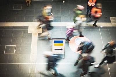 Ankunft von Gefl?chteten am Berliner Hauptbahnhof, Verteilung von Hilfsg?tern an Fl?chtlinge aus der Ukraine von freiwi-stock-photo