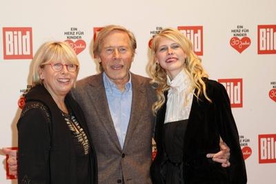 EIN HERZ FUER KINDER Charity Gala 2008 Berlin Horst Janson wife Hella and daughter Laura attendin-stock-photo