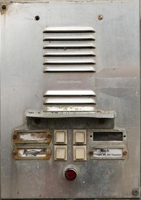 Klingel GER, Berlin,20240722, Klingelschild an einem alten haus *** Doorbell GER, Berlin,20240722, doorbell sign on an o-stock-photo