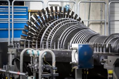 Eine noch nicht fertig gestellte Dampfturbine von Siemens in Goerlitz, 15.10.2018. Goerlitz Deutschland *** A not yet c-stock-photo