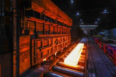 22.05.2019, Duisburg, Ruhrgebiet, Nordrhein-Westfalen, Deutschland - ThyssenKrupp Steel Europe, Stahlproduktion im Huet-stock-foto