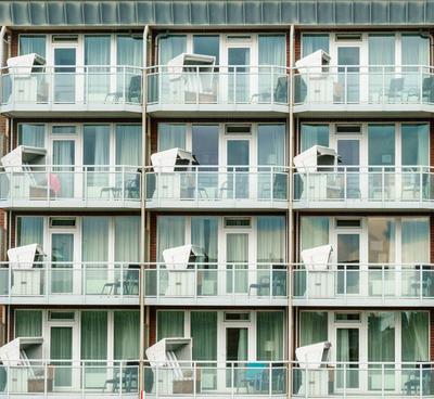 Creative Highlights World Geb?ude mit Ferienwohnungen in Westerland auf der Nordseeinsel Sylt;Geb?ude mit Ferienwohnunge-stock-photo