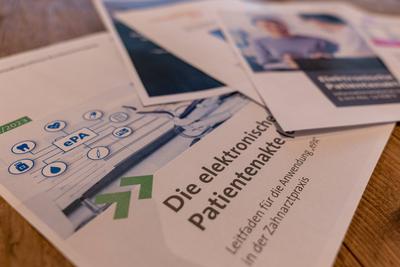 Informationsmaterial zur elektronischen Patientenakte (ePA)-stock-foto