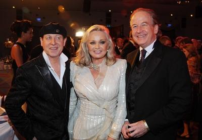 diva Deutscher Entertainment Preis 2008 V.l.: Klaus Meine mit Gundel und Max Schautzer bei der diva Deutscher Entertainm-stock-photo