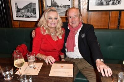 Max Schautzer mit Ehefrau Gundel Lauffer Schautzer bei der 21 Lambertz Monday Night 2019 im Alten-stock-foto