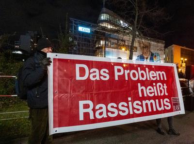 Kundgebung "Brandmauer statt Brandstifter" in Berlin-stock-foto