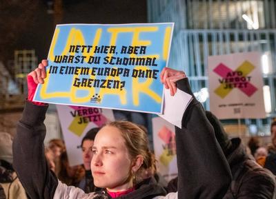 Kundgebung "Brandmauer statt Brandstifter" in Berlin-stock-foto