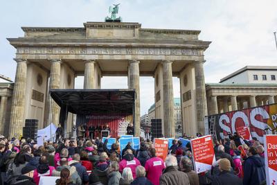 Wirtschaftswarntag - Demo der Industrie in Berlin-stock-foto