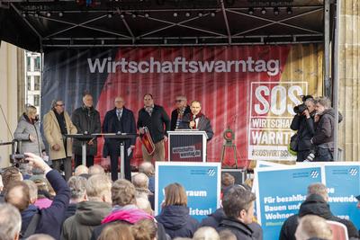 Wirtschaftswarntag - Demo der Industrie in Berlin-stock-foto
