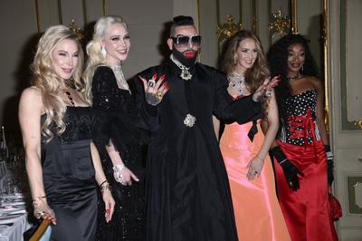 Michelle Monballijn, Theresia Fischer, Harald Gl??ckler, Christina Grass, Samira Diasso-stock-foto