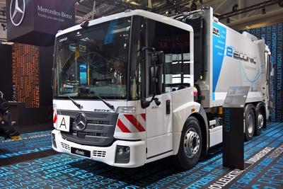 Ifat Munich, Weltleitmesse fuer Wasser-, Abwasser-, Abfall- und Rohstoffwirtschaft, Messe Muenchen. Messestand Mercedes-stock-foto