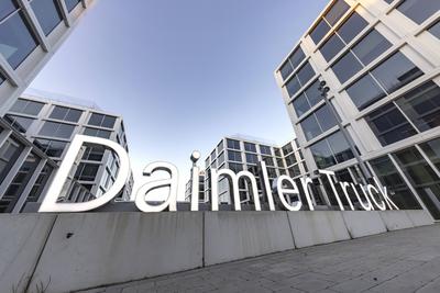 Daimler Trucks, Hauptsitz der Daimler Truck AG in Leinfelden-Echterdingen. Der sogenannte Daimler Truck Campus vereint w-stock-photo