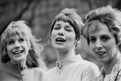 Marianne Faithfull Glenda Jackson and Avril Elgar at rehearsals for the play The Three Sisters 196-stock-foto