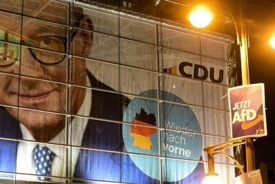 CDU-Wahlwerbung neben AfD-Plakat-stock-foto