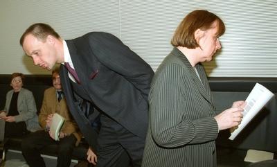 CDU/CSU - Fraktionsvorsitzender Friedrich Merz und die designierte CDU - Parteivorsitzende Angela Merkel am Rande einer-stock-foto