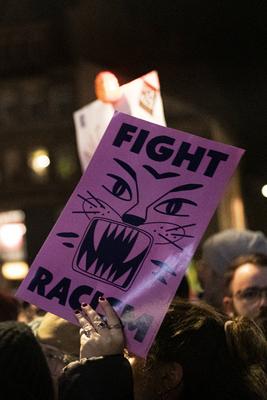 30.01.2025, Demonstration gegen Brandmauer-Bruch, N?rnberg: Unter dem Motto Wir sind die Brandmauer gingen am Abend ca.-stock-foto