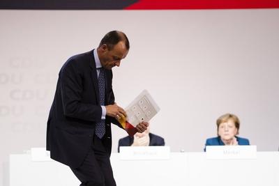 Friedrich Merz (C) verlaesst das Podium nach seiner Kandidatursrede beim 31. Parteitag der CDU Deutschland in der Messe-stock-photo