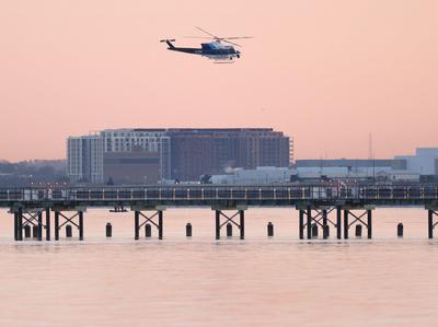 Passenger jet crash with a military Black Hawk helicopter in Arlington, VA, USA-stock-foto