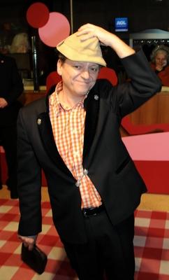 Bildnummer: 52273545  Datum: 03.12.2007  Copyright: imago/Wei?fu?Kabarettist Frank Markus Barwasser (GER) als Erwin Pelzig anl?sslich der Filmpremiere des Films - Vorne ist verdammt weit weg - in M?nchen, Personen , optimistisch; 2007, M?nchen, Filmpremiere , Pressetermin, l?cheln,; , hoch, Kbdig, Einzelbild, close, Kabarett, Kunst, Deutschland, Randbild, People o0 Hut ab-stock-foto