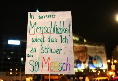 Anti-CDU-Demo vor dem KAH-stock-foto