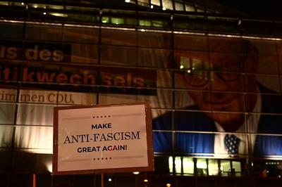 Anti-CDU-Demo vor dem KAH-stock-foto