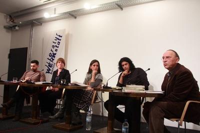 Bildnummer: 54487594  Datum: 25.03.2009  Copyright: imago/gezettliteraturWERKstatt berlin Mi 25.03.2009 20:00, Das Fremde und das Eigene: Deutsch als Fremdsprache? In Lesung und Gespr?ch:(v.l.n.r.) Pedro Kadivar (Autor und Regisseur, Berlin), Orsolya Kalasz (Autorin und ?bersetzerin, Berlin), Marie Cecilia Barbetta (Autorin, Berlin), Abbas Khider (Autor, Berlin) Moderation: Norbert Dittmar (Germanist, Deutsch als Fremdsprache, Berlin)  kultur people literatur kbdig xo0x 2009 quer Schriftsteller Poet Dichter Kulture Culture writer writing Author Persoenlichkeit Literatur AutorBildnummer 54487594 Date 25 03 2009 Copyright Imago  LiteraturWERKstatt Berlin Mi 25 03 2009 20 00 the foreign and the own German as Foreign language in Reading and Conversation V l n r Pedro Kadivar Author and Director Berlin Orsolya  Author and Translator Berlin Marie Cecilia Barbetta Author Berlin Abbas Khider Author Berlin Moderation Norbert Dittmar German German as Foreign language Berlin Culture Celebrities Literature Kbdig xo0x 2009 horizontal Writer Poet Poet Kulture Culture Writer Writing author Personality Literature Author-stock-foto