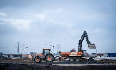 Blick auf das Baufeld der geplanten Batteriezellfabrik der Firma Northvolt bei Heide in Schleswig-Holstein nach Beantragung von Gl?ubigerschutz in den USA Ende Januar 2025-stock-foto