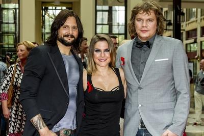 Bildnummer: 60095822  Datum: 05.07.2013  Copyright: imago/Lumma FotoJ?rg Weisselberg, Jeanette Biedermann, Christian B?mkes als Band EWIG auf dem Roten Teppich der K?lner Aids Gala 2013 in K?ln K?lner Aids Gala 2013 im Maritim Hotel in K?ln Entertainment People x1x xub 2013 quer NEU  60095822 Date 05 07 2013 Copyright Imago Lumma Photo J?rg Weisselberg Jeanette Biedermann Christian  as Tie forever on the Red Carpet the Cologne AIDS Gala 2013 in Cologne Cologne AIDS Gala 2013 in Maritim Hotel in Cologne Entertainment Celebrities x1x  2013 horizontal New-stock-foto