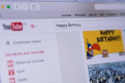 10 Jahre Youtube Symbolbider der Videoplattform YouTube wurde am 15 Februar 2005 von den drei ehe-stock-foto